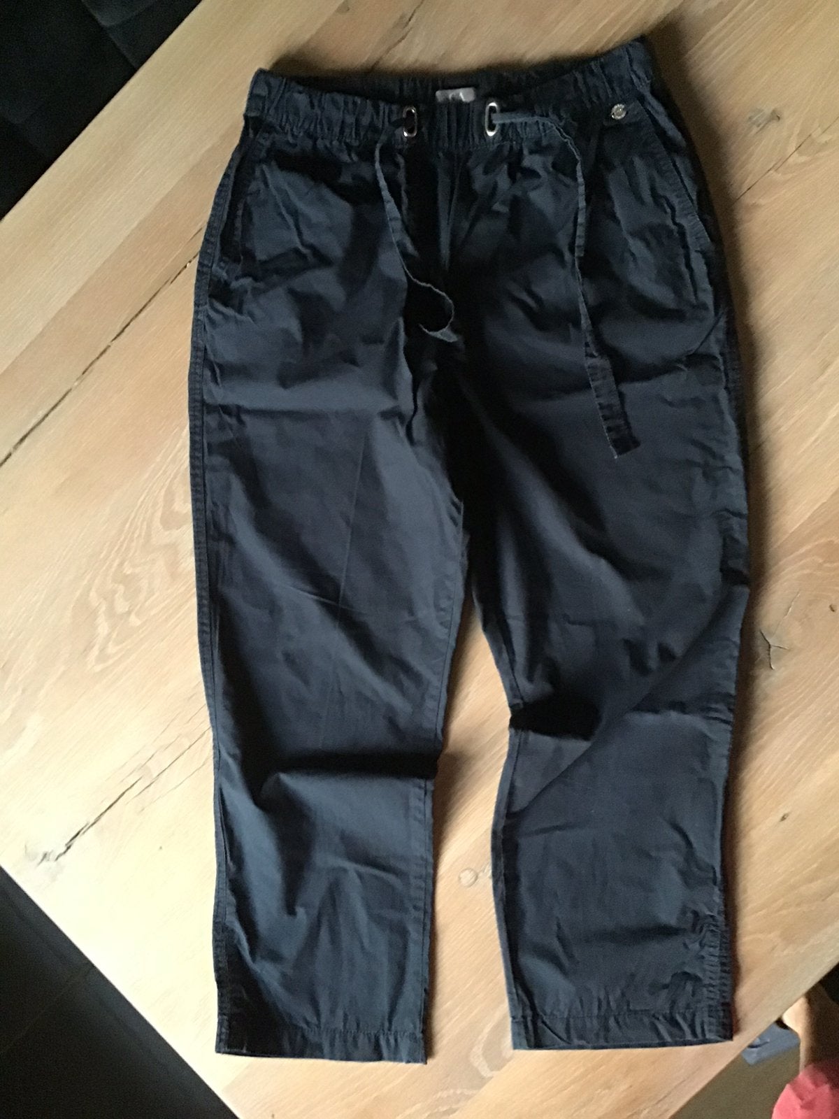 Donkerblauwe broek korter model maat 36, Ophalen of Verzenden, Gedragen, Maat 36 (S), Blauw