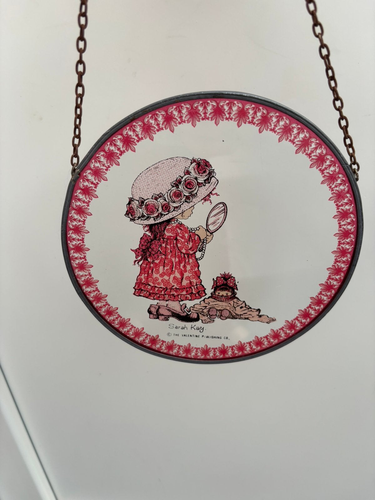 Vintage Sarah Kay wandbord, Valentine Publishing co jaren 70, Antiquités & Art, Enlèvement