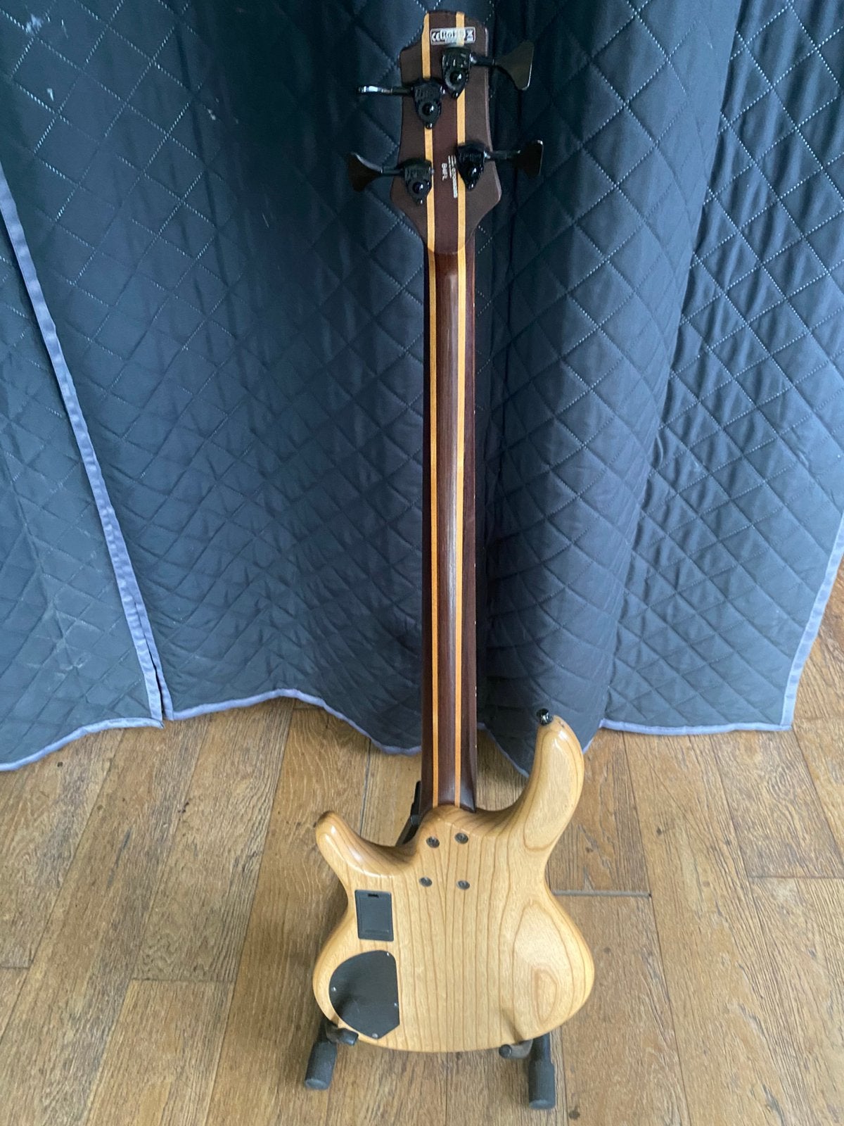 Basse Cort Artisan B4 FL – bon état / Micros Bartolini, Musique & Instruments, Instruments à corde | Guitares | Basses, Utilisé