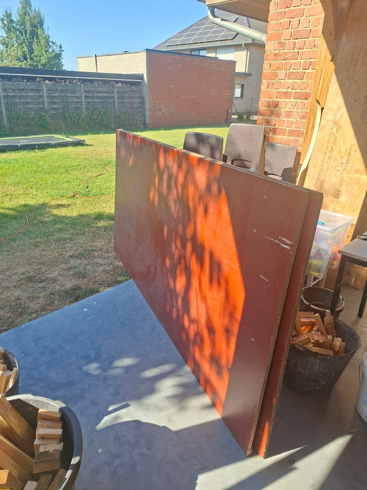 2 x rode vezel/bekistingsplaten 125x250 18dik, Doe-het-zelf en Bouw, Hout en Planken, Ophalen