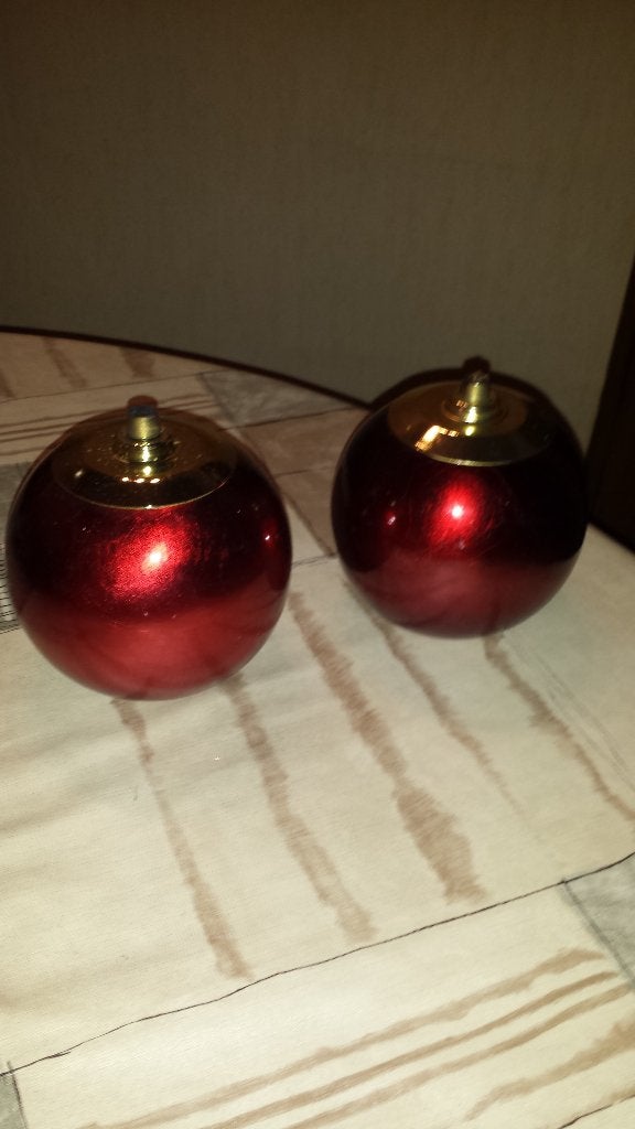 2 mooie rode kerstballen met brandolie, Ophalen of Verzenden, Zo goed als nieuw