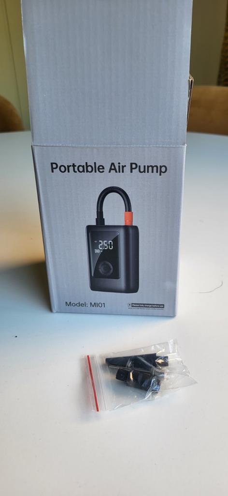 Fietspomp met powerbank en verlichting., Fietsen en Brommers, Ophalen