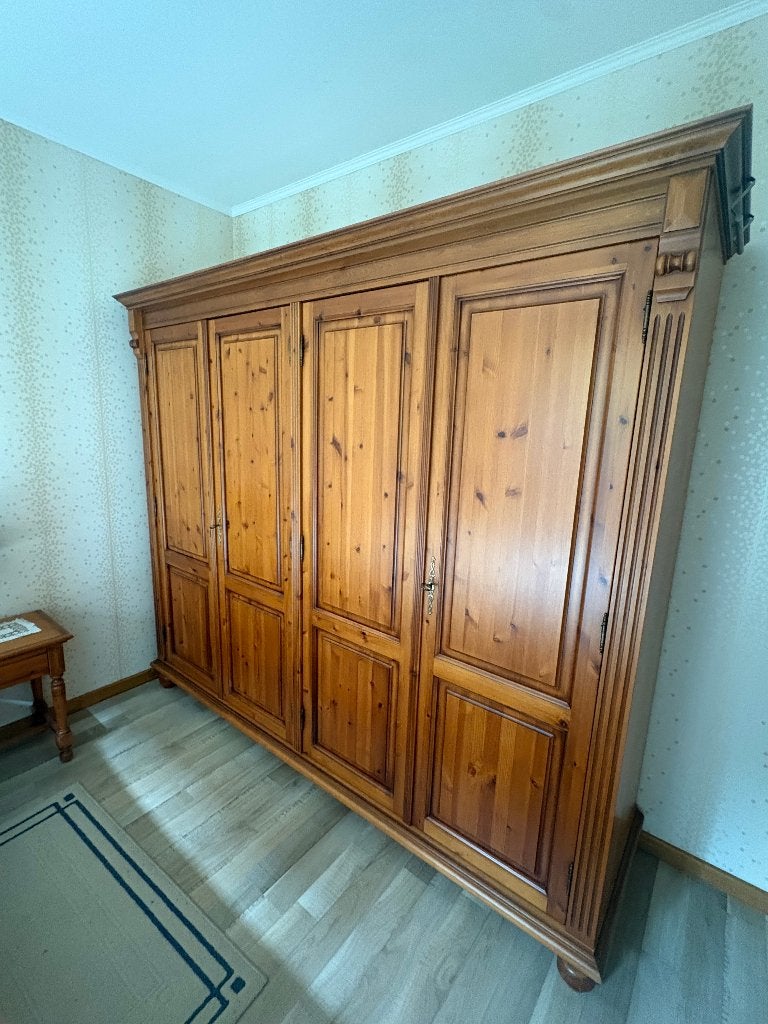 Grande armoire en bois 4 portes, Antiquités & Art, Enlèvement
