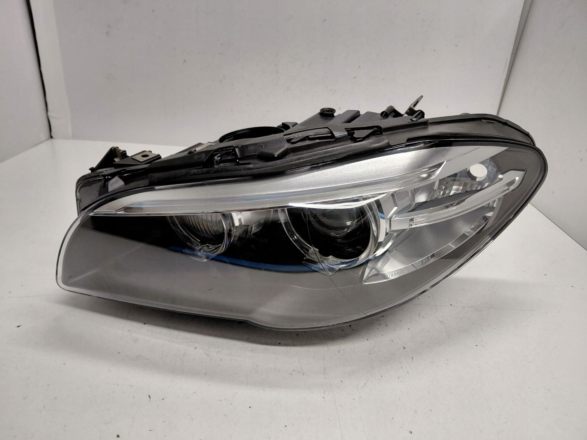 BMW F10 Achterlicht Links 7460605, Petuelring 130
80788  Munich, DE, Gebruikt, Info@bmw.de, BMW