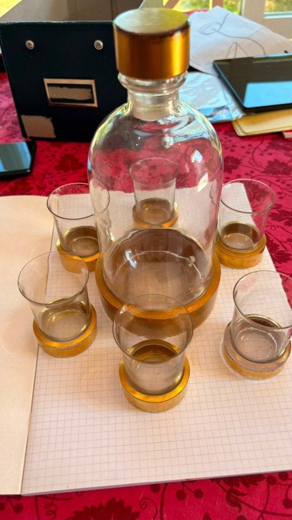 Service Art déco : carafe et six petits verres, Enlèvement