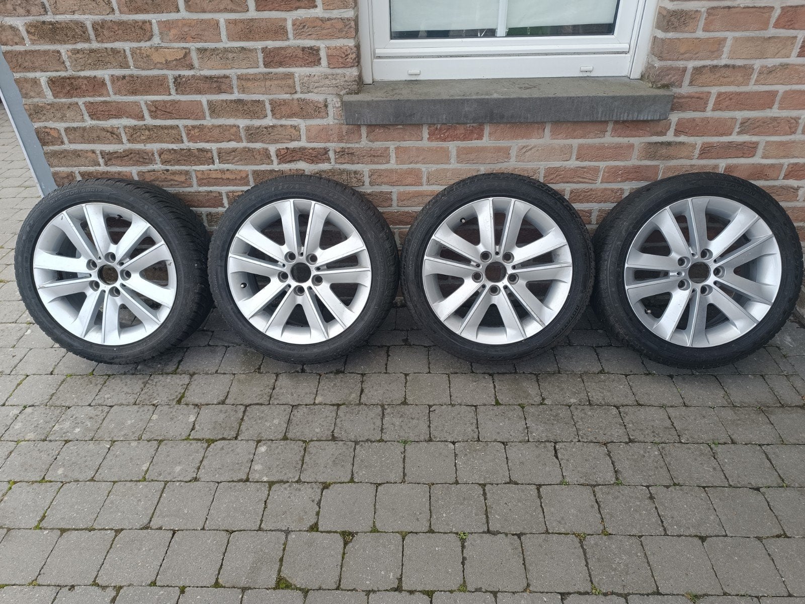 antraxe BMW 5x120 Goodyear 205/50 R17 
était mis BMW série 1, Pneus et Jantes, Pneus hiver, Enlèvement ou Envoi, 205 mm