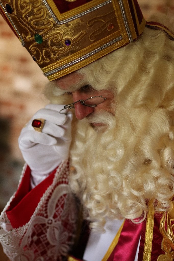 Sinterklaas huisbezoek, school en bedrijf, Ophalen