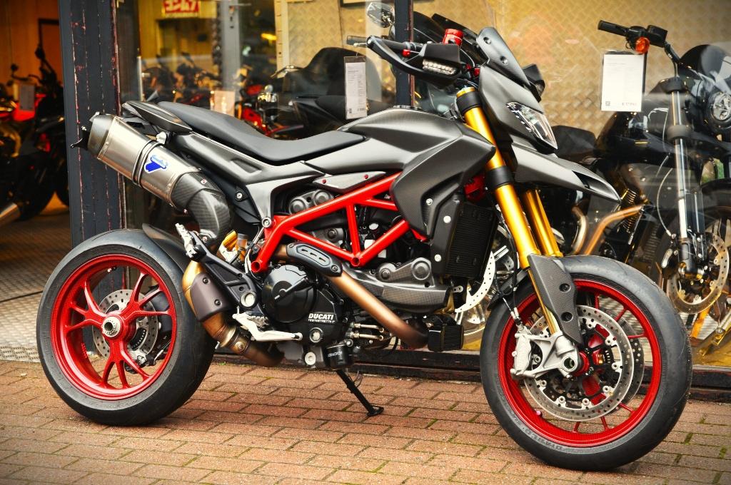 DUCATI HYPERMOTARD 939 SP FULL CARBONE ***MOTOVERTE.BE***, Entreprise, Occasion, 2 cylindres, 939 cm³