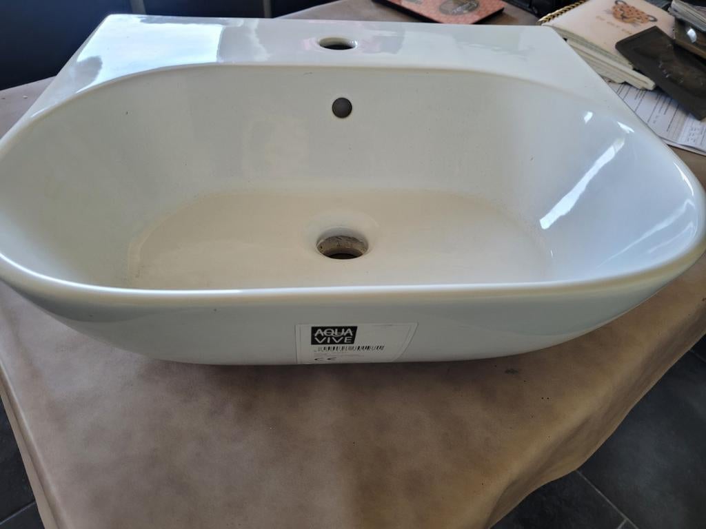 Lavabo porcelaine neuf, Enlèvement