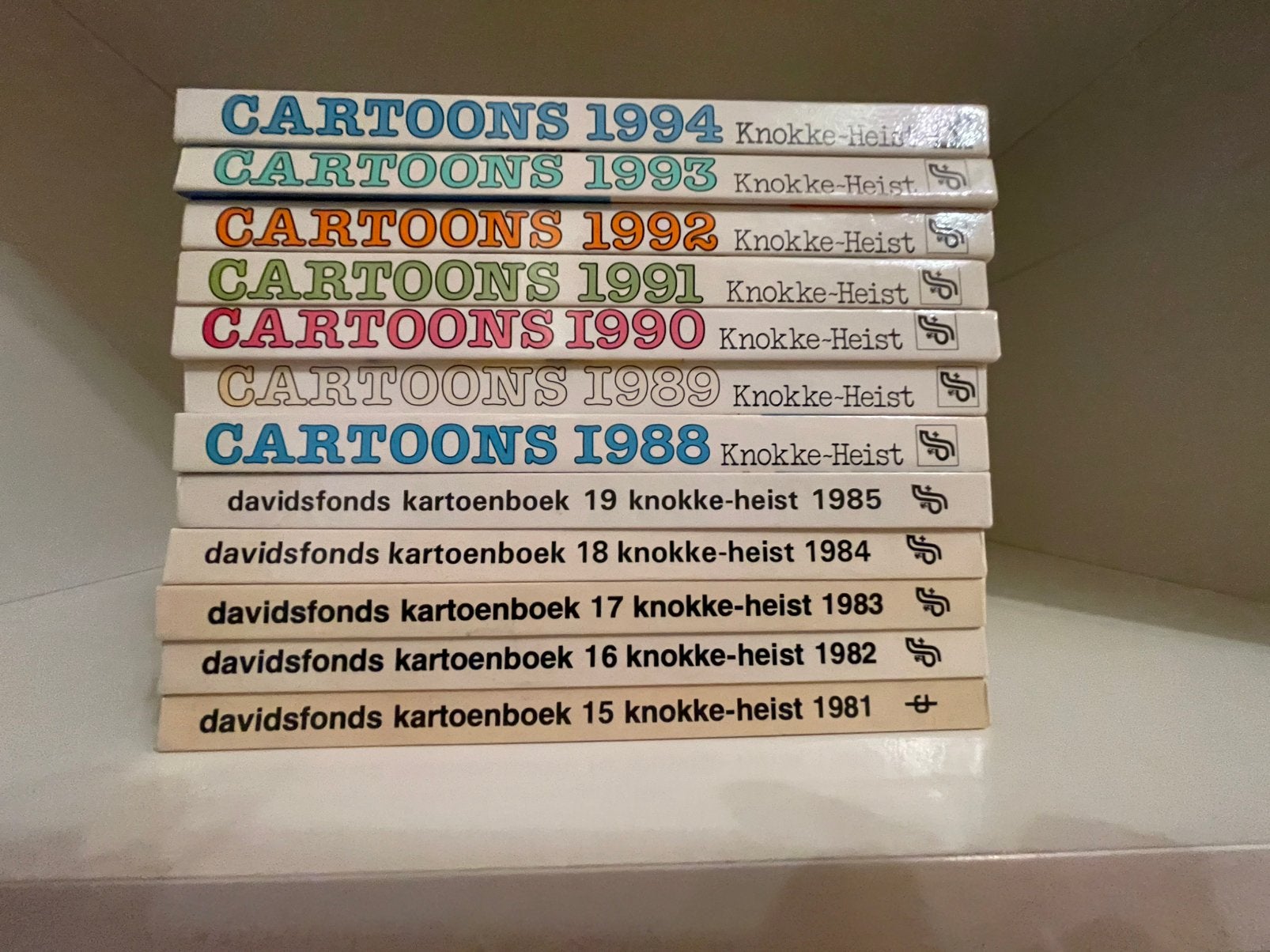Verzameling van 12 Kartoenboek/Cartoons Knokke-Heist(‘81-94), Enlèvement, Comme neuf, Cartoons ou Dessins humoristiques