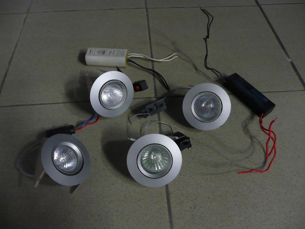 4 identieke Spotsverlichting Delta Light, Huis en Inrichting, Ophalen of Verzenden, Zo goed als nieuw, Metaal of Aluminium, Plafondspot of Wandspot