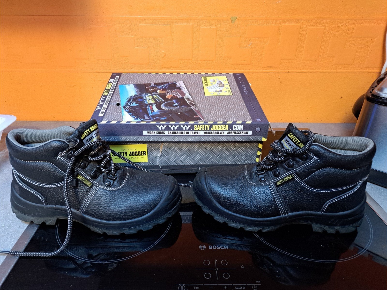 Chaussure de sécurité pointure 37 mise 1x.., Enlèvement ou Envoi, Comme neuf