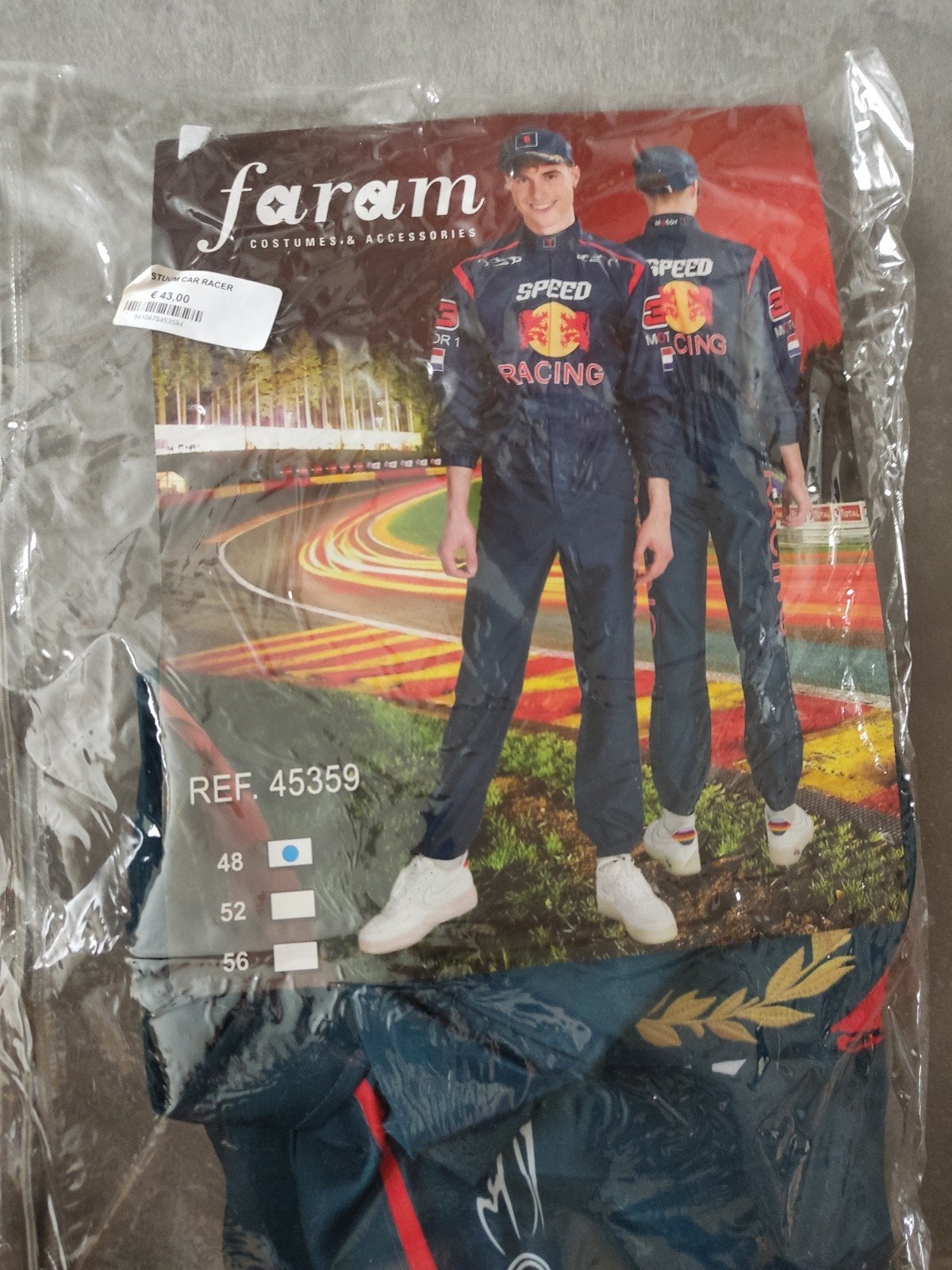kostuum car racer, Enlèvement