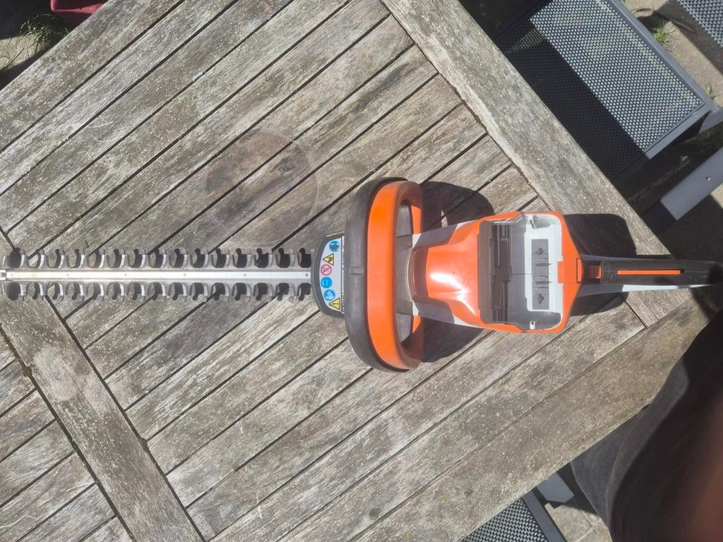 Stihl heggeschaar, Ophalen