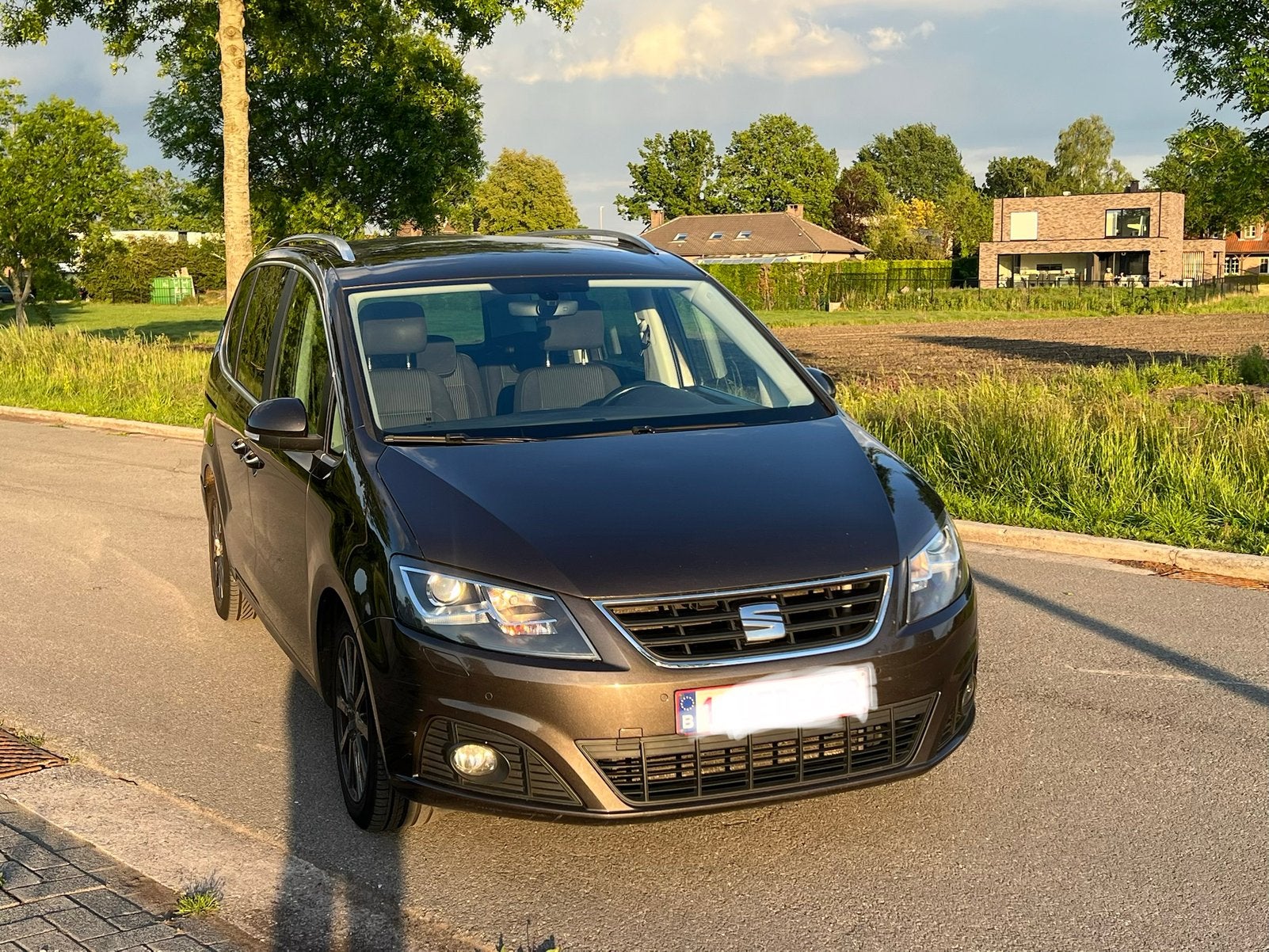 Seat Alhambra eind 2015, euro 6, full options , 7 zits, Auto's, Seat, Automaat, 4 cilinders, Bruin, Navigatiesysteem