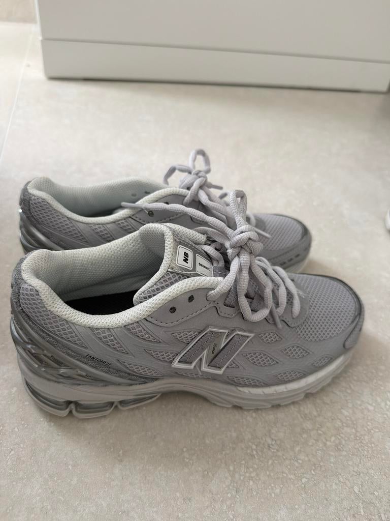 New balance U1090 grijs silver gloednieuw maat 38, Kleding | Dames, Ophalen, Zo goed als nieuw, Grijs