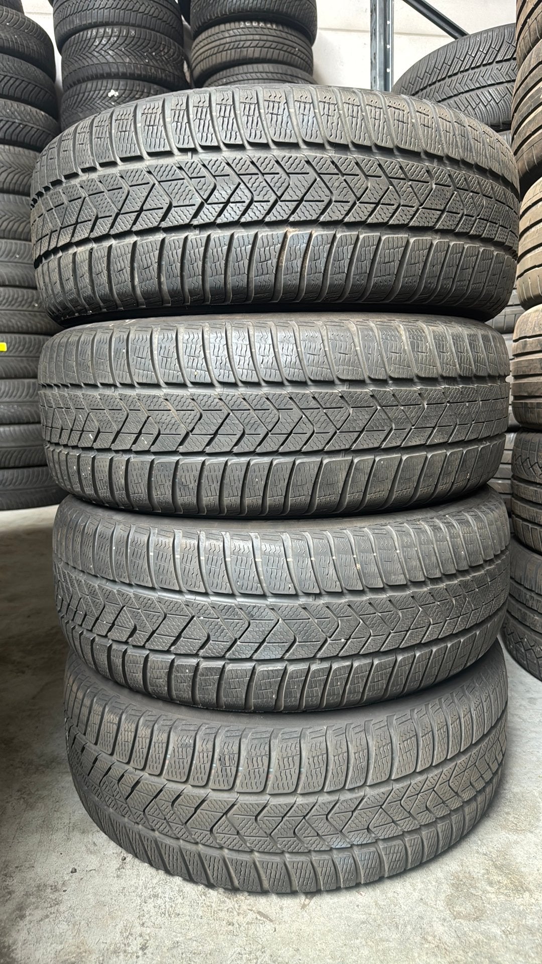 2355518 235/55/18 235/55R18 winterbanden merk Pirelli, Kleding | Dames, Ophalen