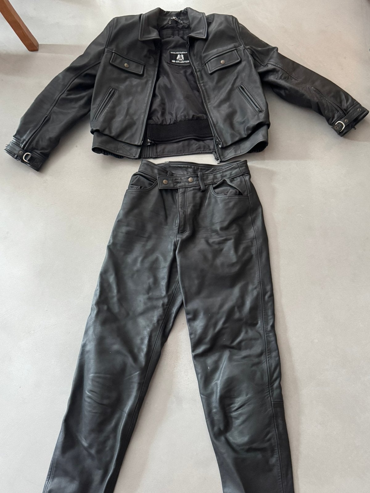Ensemble pantallon et veste en cuir pour moto., Enlèvement, Ensemble