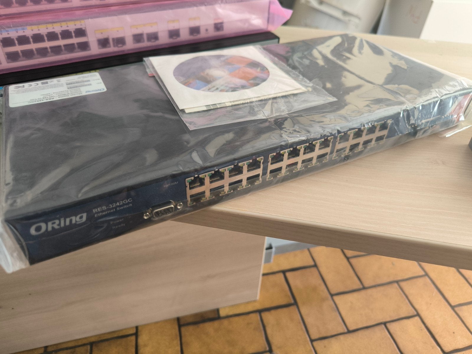 Switch Industriel ORing RES-3242GC – NEUF D'ORIGINE (Jamais, Computers en Software, Netwerk switches