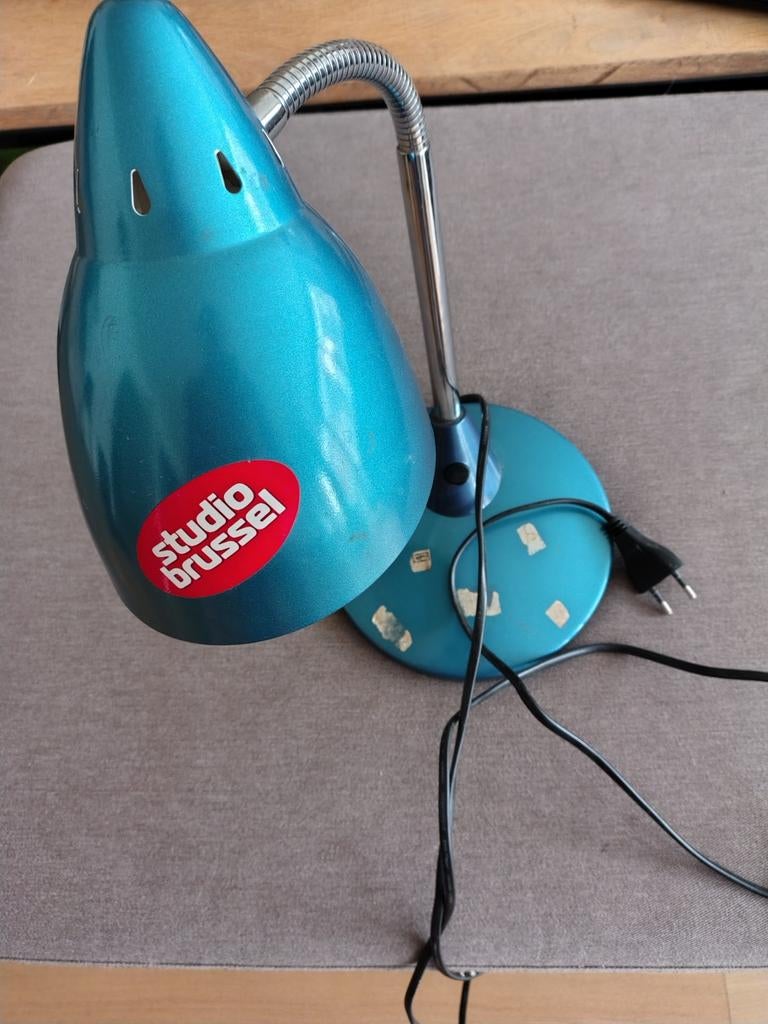 Bureau lamp, Enlèvement