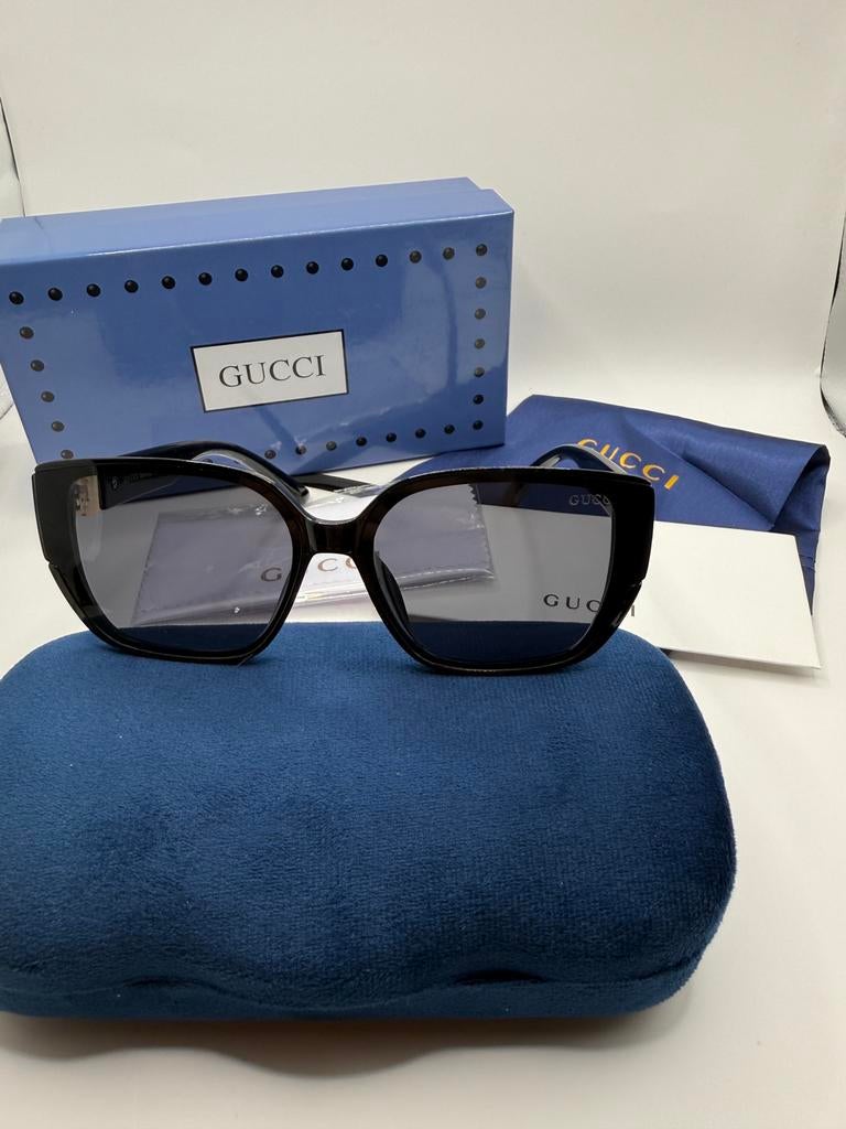 Gucci Zonnebril Zwart met Gouden Details - Nieuw, Ophalen of Verzenden, Nieuw, Overige kleuren, Zonnebril