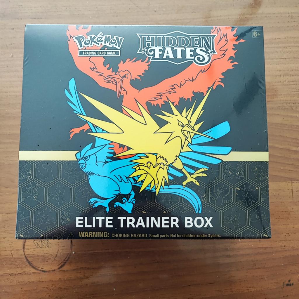 Hidden fates trainer box sealed, Hobby en Vrije tijd, Verzamelkaartspellen | Pokémon, Ophalen of Verzenden