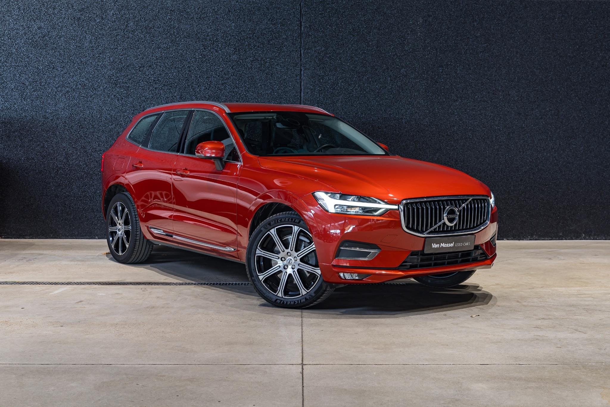 Volvo XC60 T5 Geartronic Inscription LEDER | H&K | NAVI | LE, Auto's, Stof, Gebruikt, 4 cilinders, 5 deurs