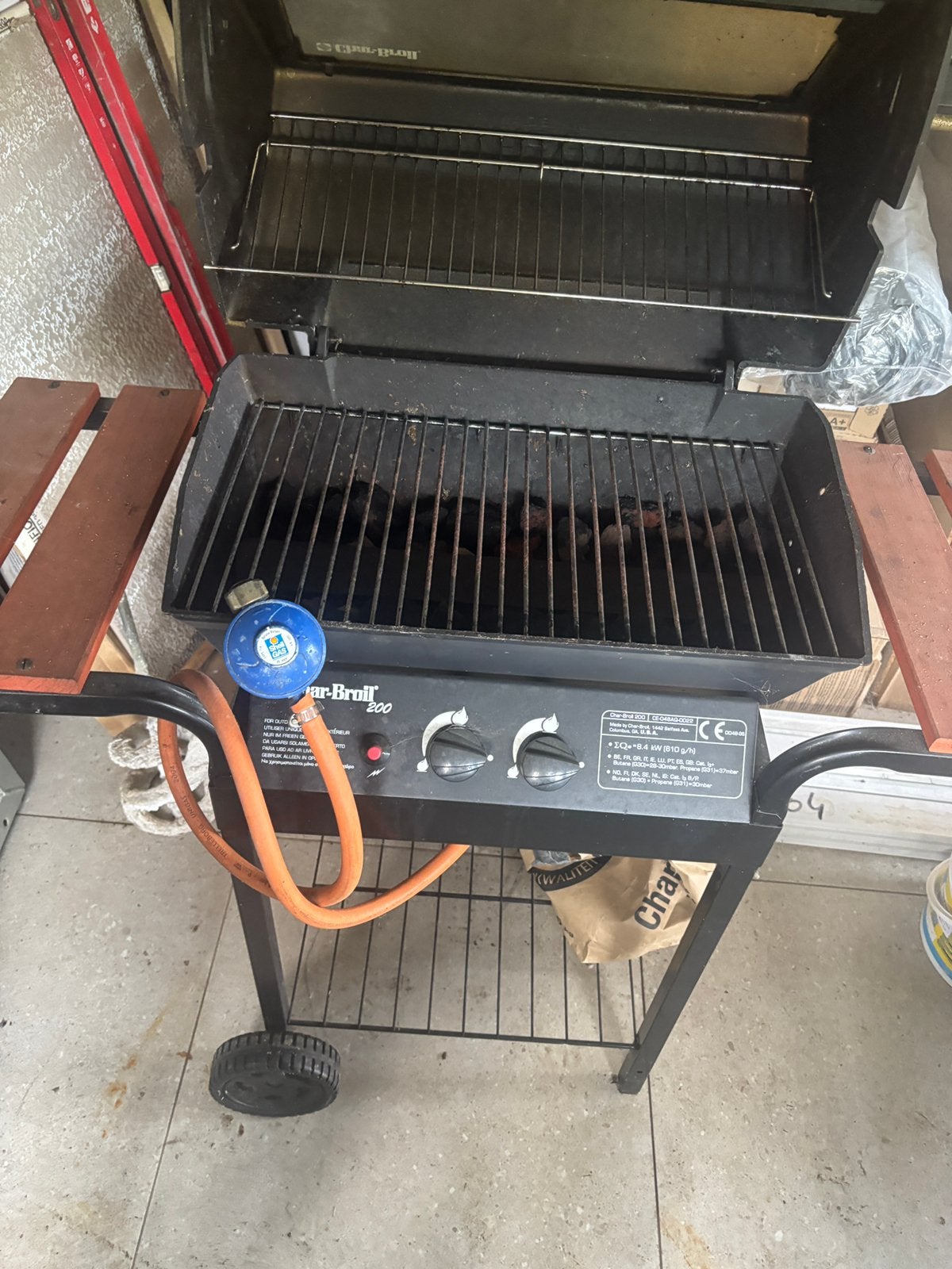 Char-Broil 200 gasbarbecue (wegens verhuizing), Tuin en Terras, Ophalen, Zo goed als nieuw