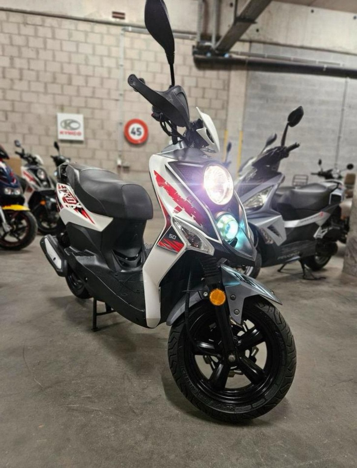 Scooter 50cc Sym Crox 2019, Vélos & Vélomoteurs, Autres modèles, Comme neuf, Classe B (45 km/h), Enlèvement