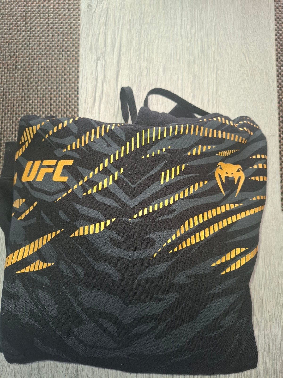Pull UFC, Enlèvement ou Envoi