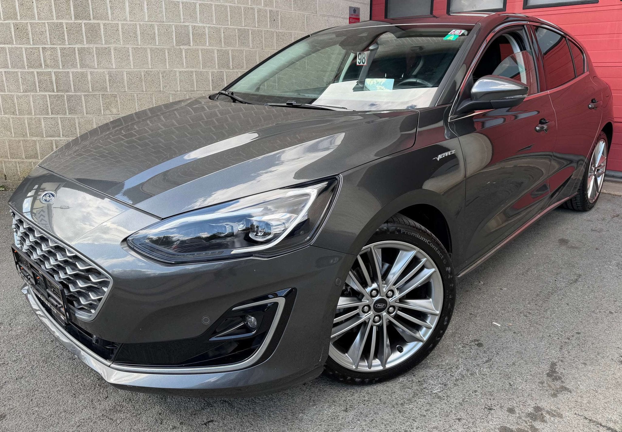 Ford Focus Vignale 1.0 EcoBoost + CAMÉRA + NAVI (bj 2020), Auto's, Gebruikt, Leder, 5 deurs, 3 cilinders
