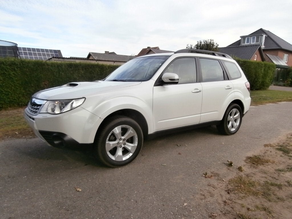 subaru forester 2.0d executive 147pk awd(108kw), Autos, Cuir, Entreprise, 2000 kg, Boîte manuelle