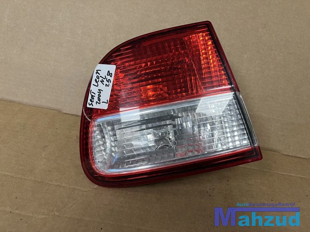 SEAT LEON Links binnen achterlicht 1999-2005, Auto-onderdelen, Gebruikt, Autovia A-2, Km 585 585
08760  Martorell, ES, SEAT S.A.