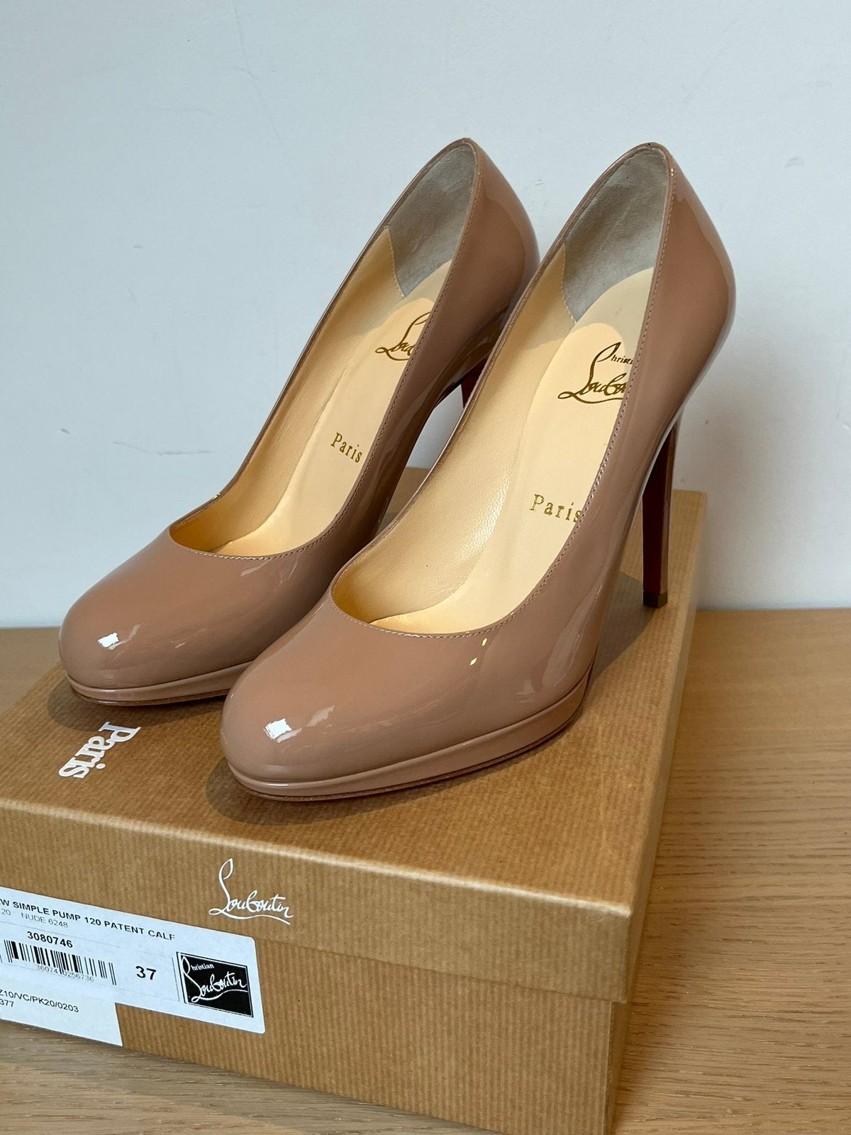 Nude laklederen pumps, Kleding | Dames, Schoenen, Nieuw, Pumps, Beige, Ophalen of Verzenden