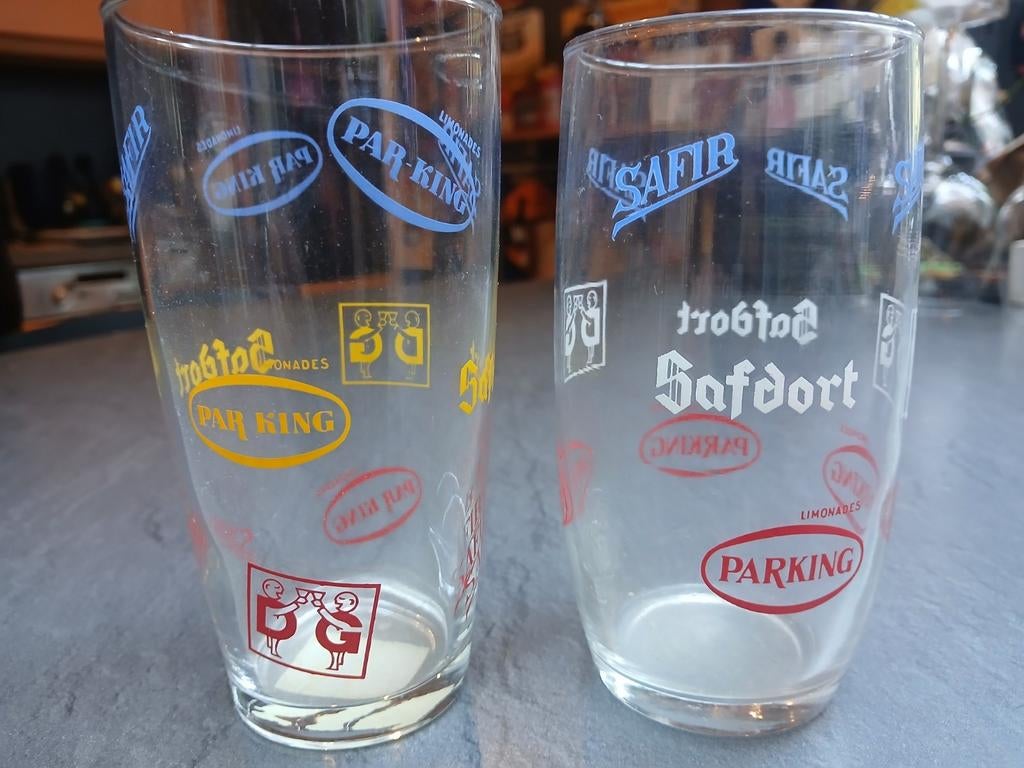 2 verschillende limonade glaasjes..de gheest ..aalst, Ophalen of Verzenden