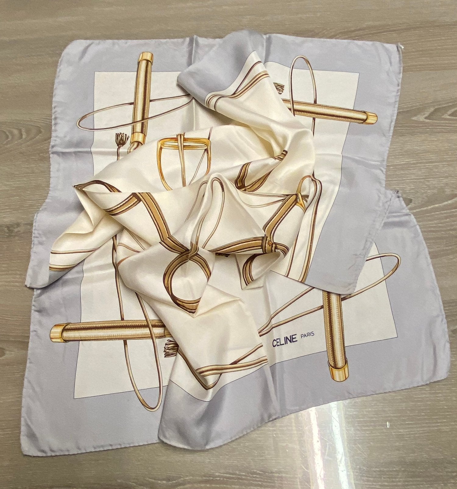 Foulard Céline Paris en soie vintage, prix : 50€, Vêtements | Femmes, Enlèvement ou Envoi, Comme neuf