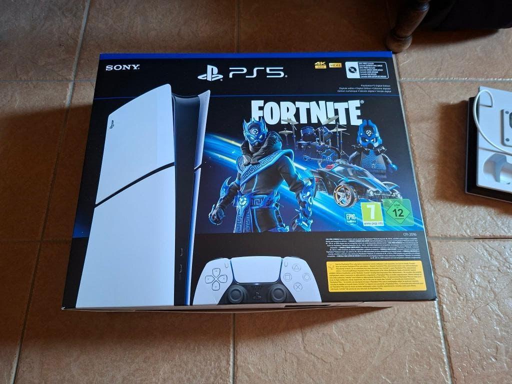 Playstation 5 édition numérique + 2 manettes et glacière, Enlèvement, Comme neuf, Playstation 5