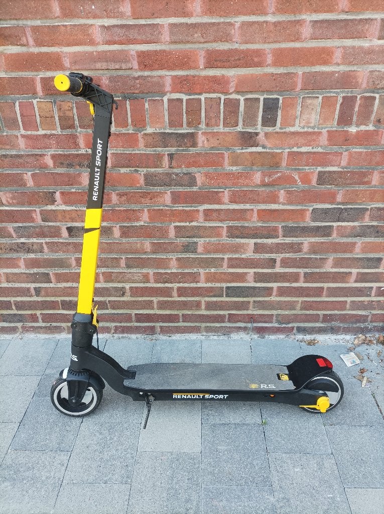 Electrische Step Renault sport   150 Euro, Fietsen en Brommers, Steps, Ophalen, Zo goed als nieuw, Elektrische step (E-scooter)