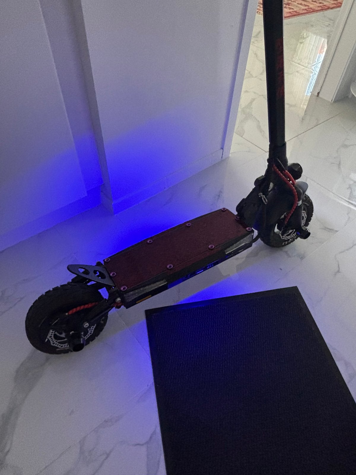 Iscooter CUSTOM, Enlèvement, Comme neuf, Step électrique (E-scooter)