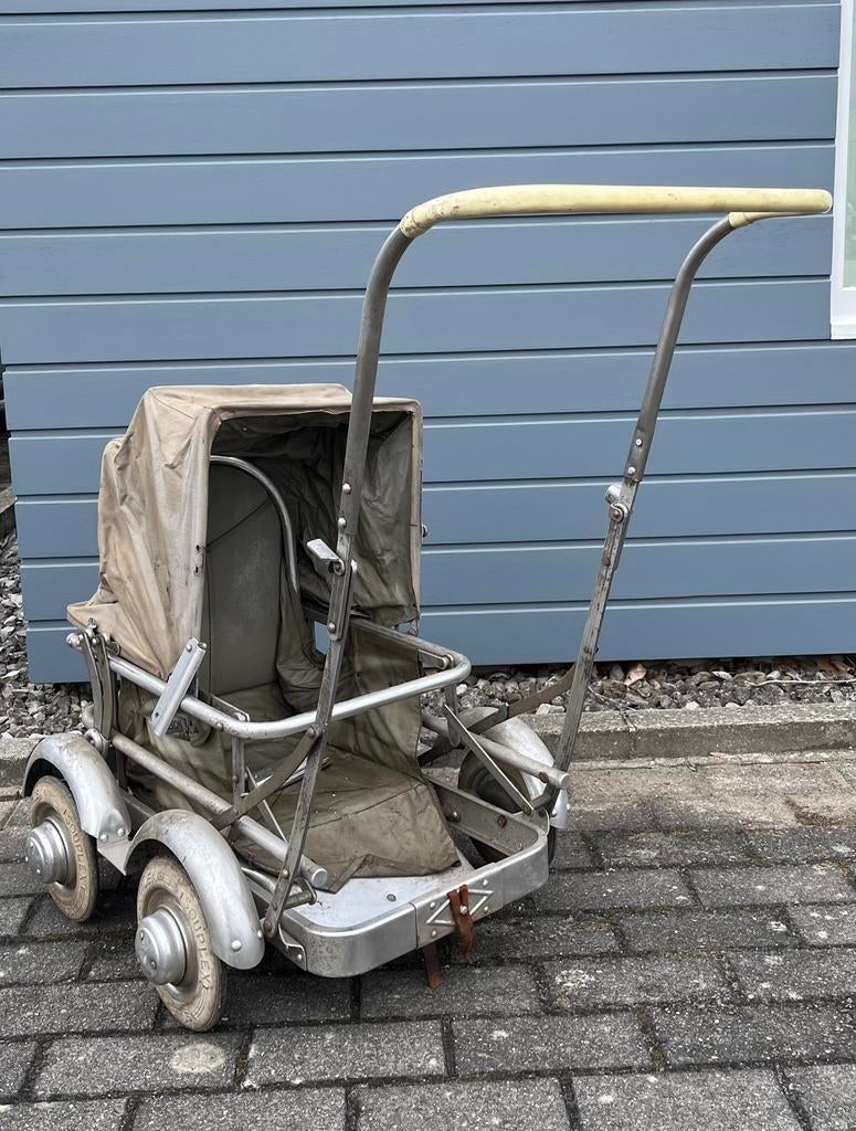 Oude kinderwagen voor de oorlog, Ophalen, Gebruikt
