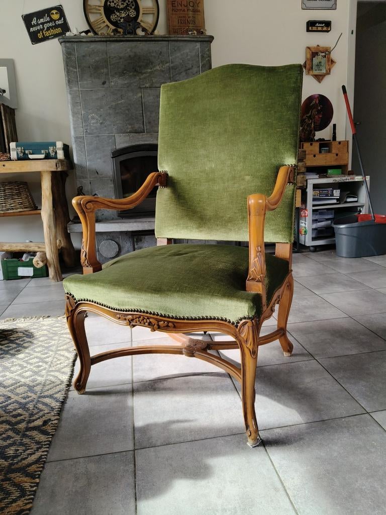 Antieke armstoel, Enlèvement