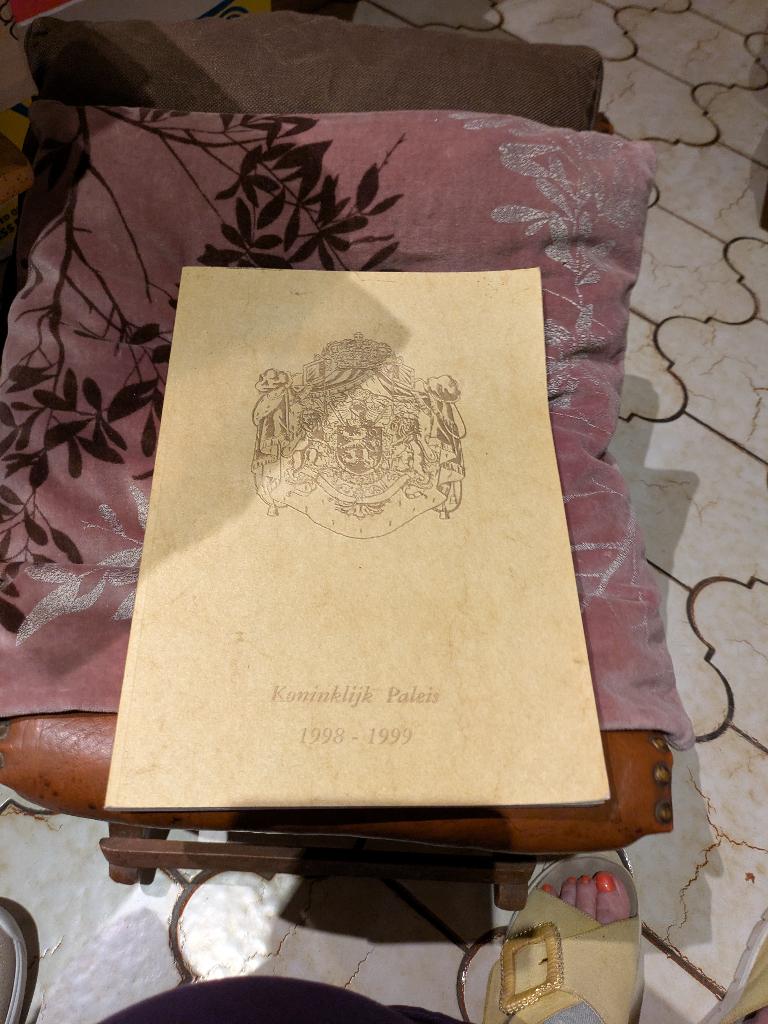 Koninklijk paleis 1998, Verzamelen, Koningshuis en Royalty, Ophalen of Verzenden, Zo goed als nieuw, Tijdschrift of Boek