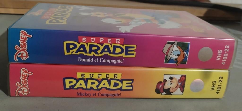 VHS Disney super parade, CD & DVD, Enlèvement, Comme neuf, Dessin animé