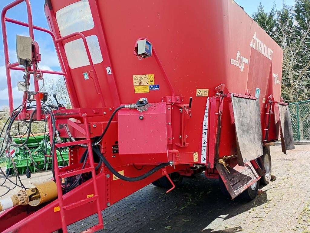 TRIOLIET SOLOMIX mixer 2-2400 L /24m³-2 schroeven, Ophalen