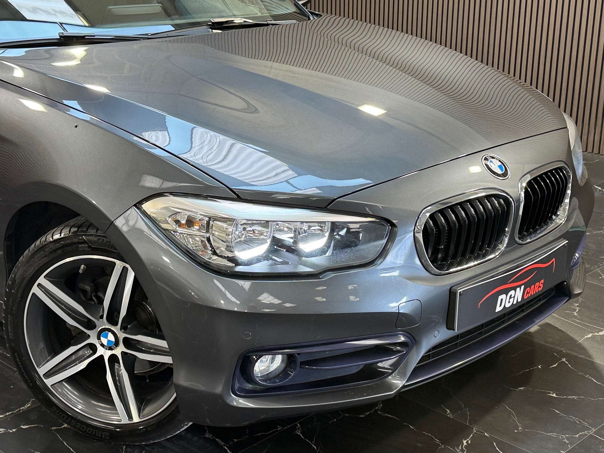 BMW 1 Serie 116 116 dA Sport Line (automatique), Autos, BMW, Argent ou Gris, Achat, Euro 6, Entreprise