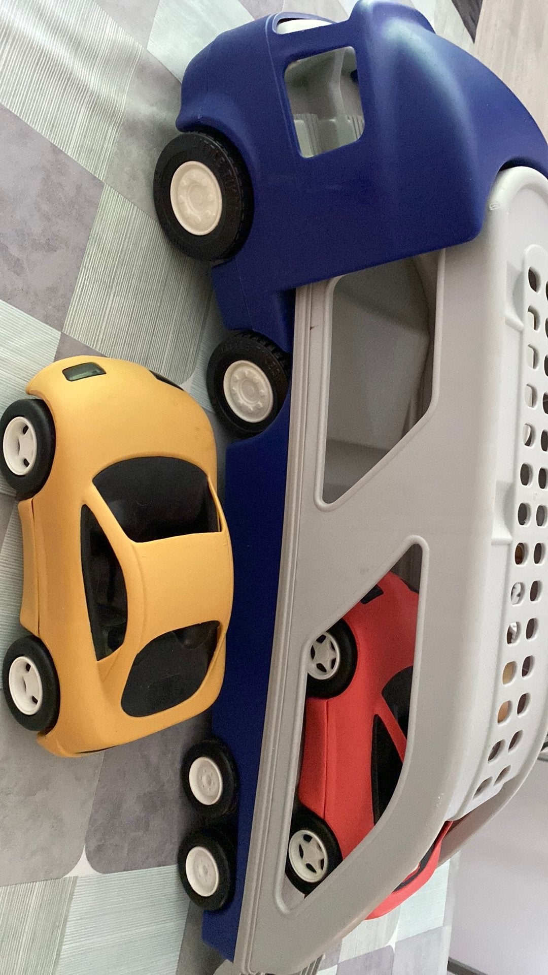 Vrachtwagen + 2 auto’s little tikes + 1 auto extra, Ophalen, Zo goed als nieuw