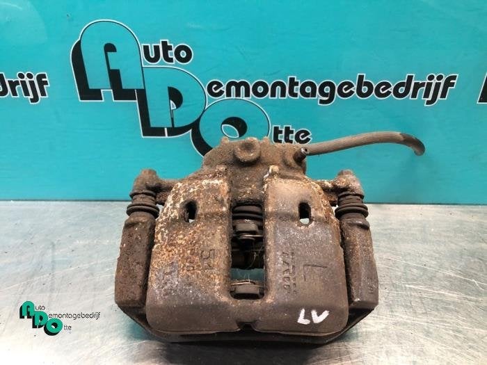 Remklauw (Tang) links-voor van een Mitsubishi Colt (Colt 04-, Gebruikt, -, -, Ophalen of Verzenden
