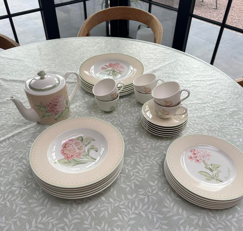 Villeroy Boch Florea 6 delig servies + theepot, Huis en Inrichting, Ophalen, Zo goed als nieuw, Compleet servies