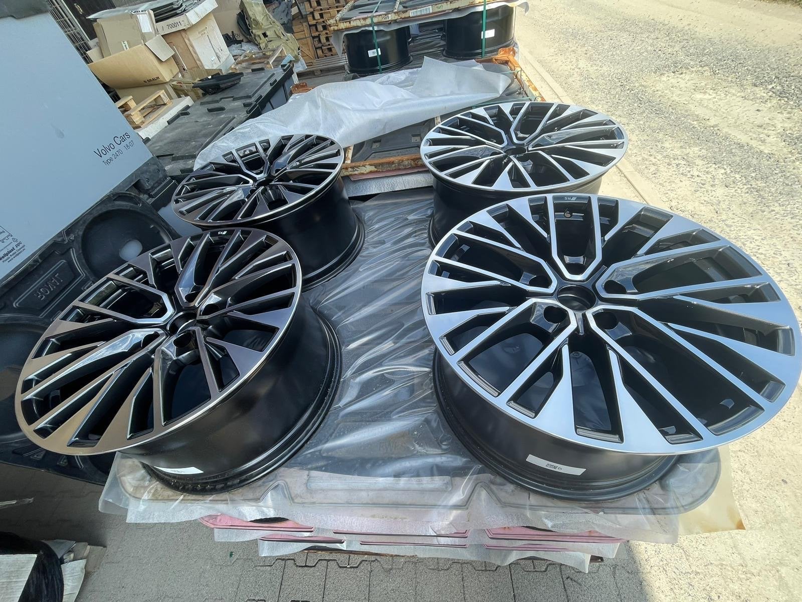 Audi e-tron GT RS velgen 20 inch 4J3601025CF titanium NIEUW, Fabrikant BV, Gebruikt, Info@fabrikant.eu, Fabrikantstraat 1
1000 AA  Amsterdam, NL