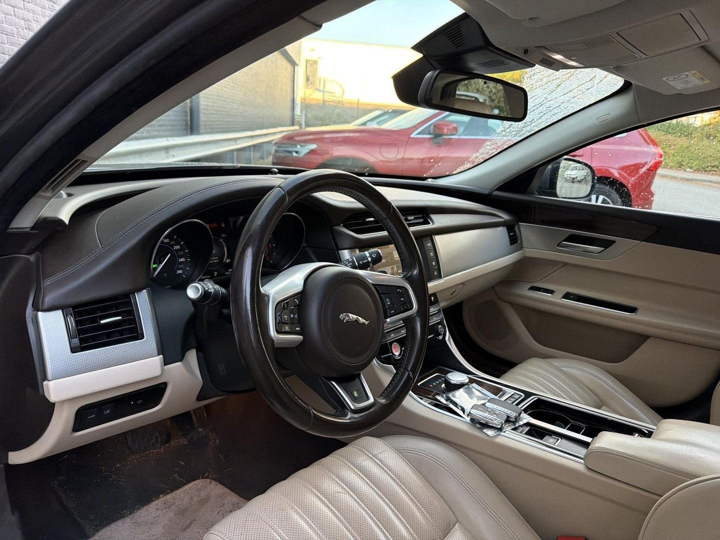 Jaguar XF 2.0D 120KW Aut. Pure | € 5.300,- NETTO! | Camera |, Auto's, Automaat, 109 g/km, XF, Zilver of Grijs